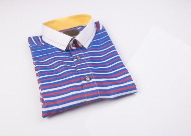 gömlek. bir arka plan üzerinde katlanmış erkek gömlek