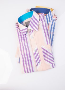 gömlek. bir arka plan üzerinde katlanmış erkek gömlek