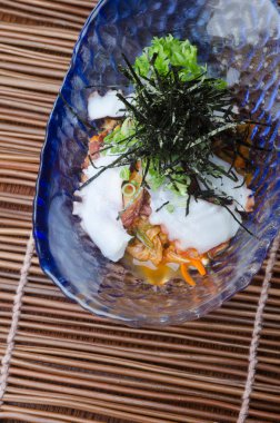 Japon mutfağı. sashimi arka planda