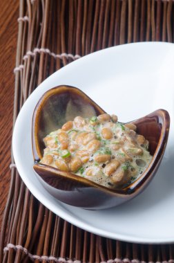 arka planda Japon natto