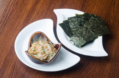 arka planda Japon natto