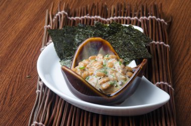 arka planda Japon natto