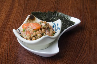 arka planda Japon natto
