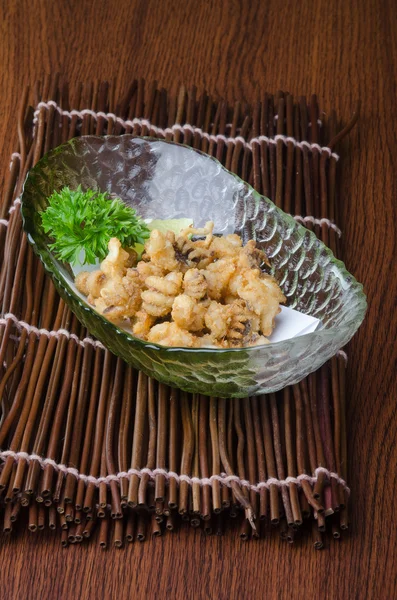 Japanse keuken. gebakken inktvis op de achtergrond — Stockfoto