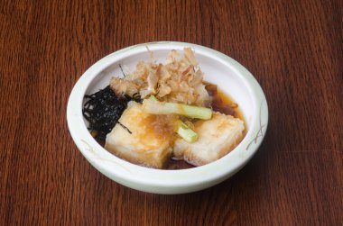 Japon mutfağı. arka planda Kızarmış tofu