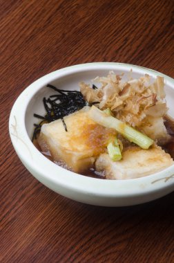 Japon mutfağı. arka planda Kızarmış tofu