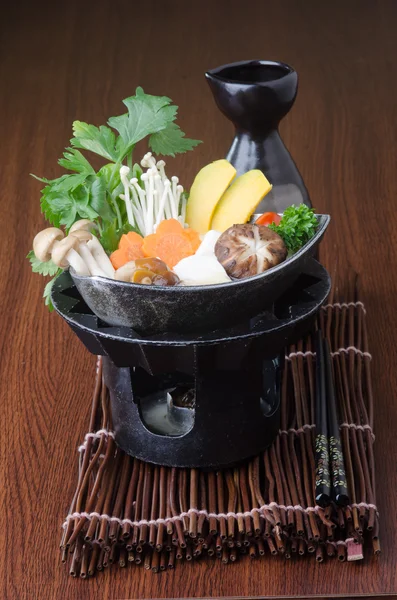 Japanische Küche. Hotpot auf dem Hintergrund — Stockfoto