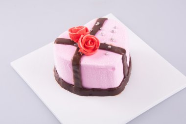 arka planda pastası, çilekli dondurma pasta