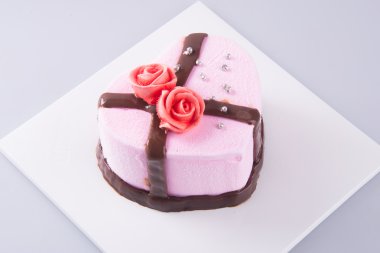 arka planda pastası, çilekli dondurma pasta