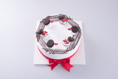 kek, pasta dondurma arka planda