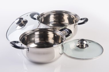 bir arka plan üzerinde paslanmaz çelik tencere