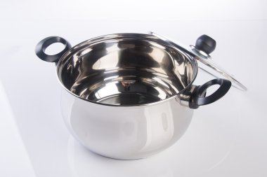 bir arka plan üzerinde paslanmaz çelik tencere