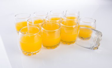 bir arka plan üzerine portakal suyu