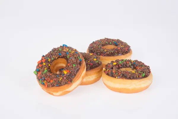 Donuts de chocolate sobre un fondo blanco — Foto de Stock