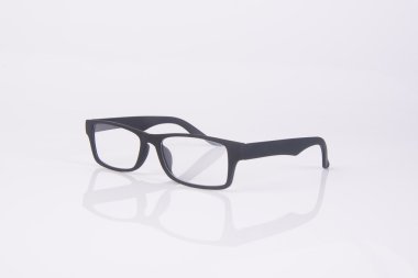 gözlükleri. arka planda gözüne gözlük