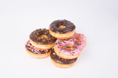 bir arka plan üzerinde çeşitli börekler çörekler