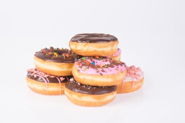 bir arka plan üzerinde çeşitli börekler çörekler