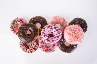 bir arka plan üzerinde çeşitli börekler çörekler