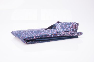 gömlek. bir arka plan üzerinde katlanmış erkek gömlek