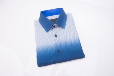 gömlek. bir arka plan üzerinde katlanmış erkek gömlek