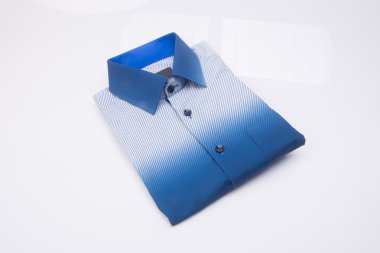 gömlek. bir arka plan üzerinde katlanmış erkek gömlek