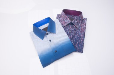 gömlek. bir arka plan üzerinde katlanmış erkek gömlek