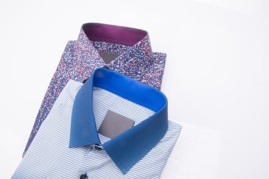 gömlek. bir arka plan üzerinde katlanmış erkek gömlek