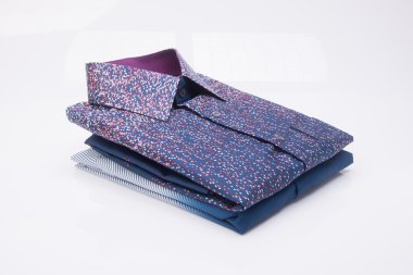 gömlek. bir arka plan üzerinde katlanmış erkek gömlek