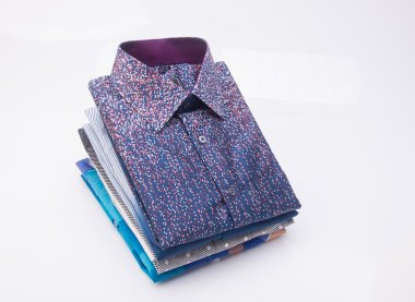 gömlek. bir arka plan üzerinde katlanmış erkek gömlek