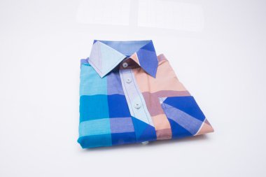 gömlek. bir arka plan üzerinde katlanmış erkek gömlek