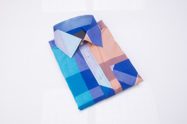 gömlek. bir arka plan üzerinde katlanmış erkek gömlek