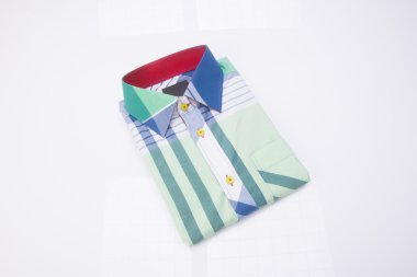 gömlek. bir arka plan üzerinde katlanmış erkek gömlek