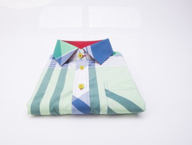 gömlek. bir arka plan üzerinde katlanmış erkek gömlek