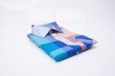 gömlek. bir arka plan üzerinde katlanmış erkek gömlek