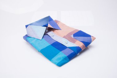 gömlek. bir arka plan üzerinde katlanmış erkek gömlek