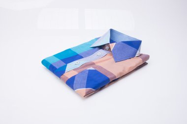 gömlek. bir arka plan üzerinde katlanmış erkek gömlek