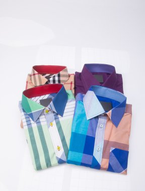 gömlek. bir arka plan üzerinde katlanmış erkek gömlek