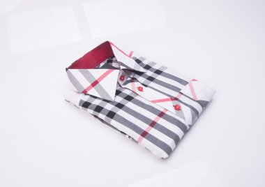 gömlek. bir arka plan üzerinde katlanmış erkek gömlek