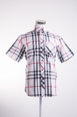 gömlek. bir arka plan üzerine giymiş erkek manken