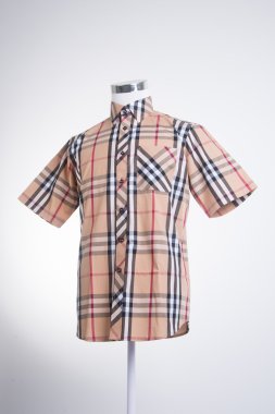 gömlek. bir arka plan üzerine giymiş erkek manken