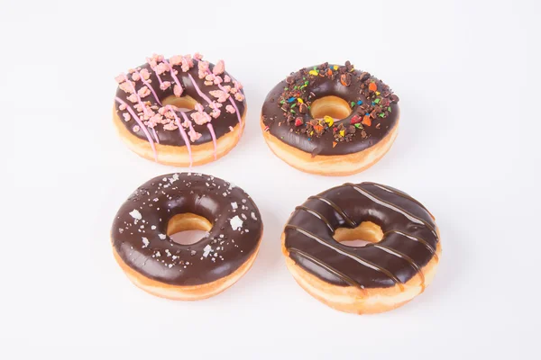 Donuts de chocolate sobre un fondo blanco —  Fotos de Stock