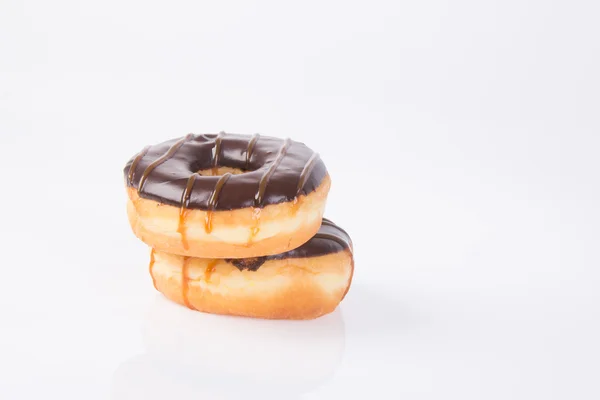 Schokoladen-Donuts auf weißem Hintergrund — Stockfoto