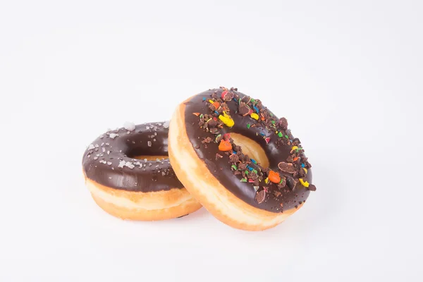 Donuts de chocolate sobre un fondo blanco — Foto de Stock