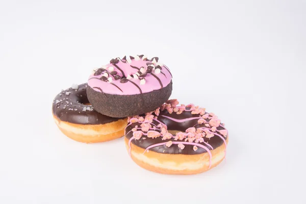 Donuts de chocolate sobre un fondo blanco — Foto de Stock