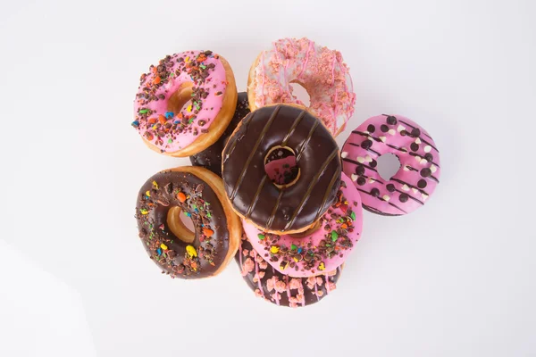 Donuts de chocolate em um fundo branco — Fotografia de Stock