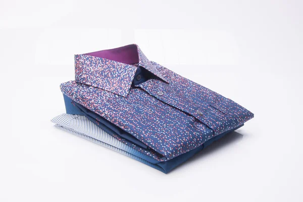 gömlek. bir arka plan üzerinde katlanmış erkek gömlek