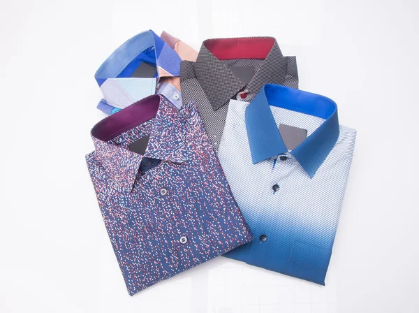 gömlek. bir arka plan üzerinde katlanmış erkek gömlek