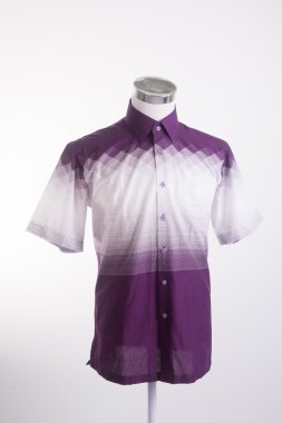 gömlek. bir arka plan üzerine giymiş erkek manken