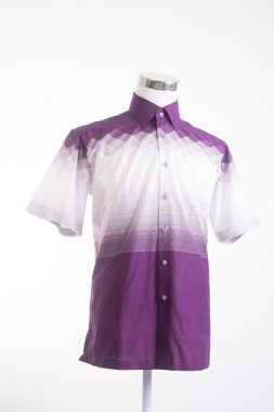 gömlek. bir arka plan üzerine giymiş erkek manken