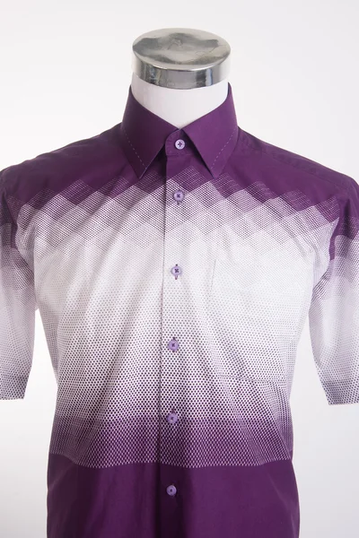 gömlek. bir arka plan üzerine giymiş erkek manken